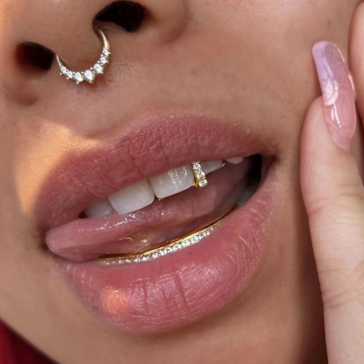 Body Jewelry Gold Plated - RACHELZ ヒップホップシングル垂直バーカラフルなジルコン歯グリルパンク 14 18K ゴールドメッキ歯キャップの装飾女性男性ジュエリーギフト