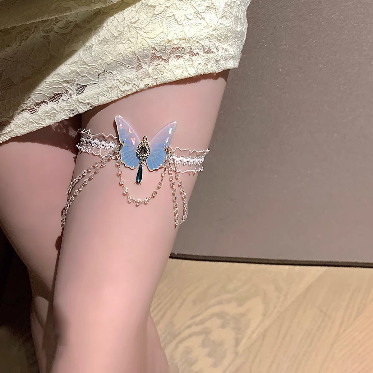 ファッショナブルな蝶柄弾性レースレッグチェーンスウィートガー - Body Jewels のレビューと価格